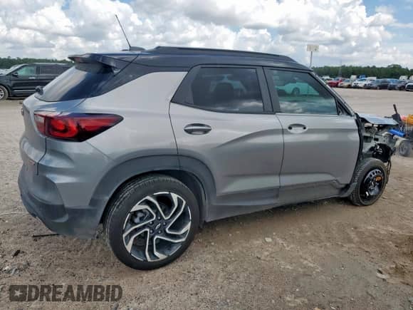 2024 Chevrolet TrailBlazer RS with VIN KL79MTSL0RB075526, listed as a Copart auction lot 83771865 with 29,828 mi miles and Salvage title. Bid and sale history available at DreamBid. Image 3.