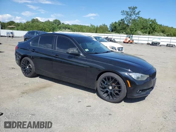 2016 BMW 3 Series 320i xDrive с VIN WBA8A3C5XGK689453, выставлен на аукционе Copart как лот 64400555 с пробегом 127 294 миль миль и Списание • Salvage title. История ставок и продаж доступна на DreamBid. Изображение 4.