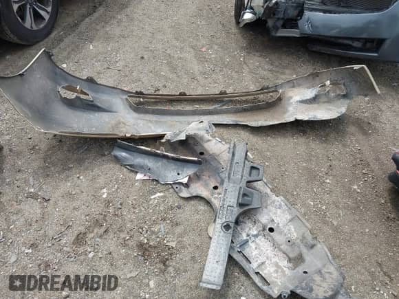 2013 Toyota Sienna XLE AAS with VIN 5TDYK3DC0DS342750, listed as a IAAI auction lot 43043478 with 131,580 mi miles and . Bid and sale history available at DreamBid. Image 12.