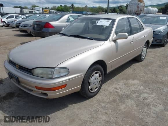 1993 Toyota Camry LE z VIN JT2SK12E6P0122365, wystawiony jako IAAI lot #41977260 z przebiegiem 162 971 mil mil oraz . Historia ofert i sprzedaży dostępna na DreamBid. Obrazek 2.