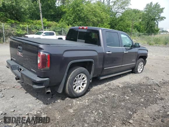 2016 GMC Sierra 1500 Denali z VIN 3GTU2PEJ5GG128827, wystawiony jako Copart lot #57999845 z przebiegiem 114 250 mil mil oraz Szkoda całkowita • Salvage title. Historia ofert i sprzedaży dostępna na DreamBid. Obrazek 3.