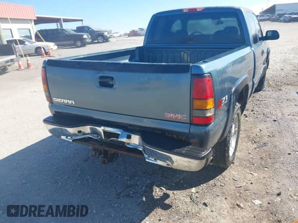 2006 GMC Sierra 1500 SLT with VIN 2GTEK19B061111364, listed as a IAAI auction lot 41650534 with 173,736 mi miles and . Bid and sale history available at DreamBid. Image 6.