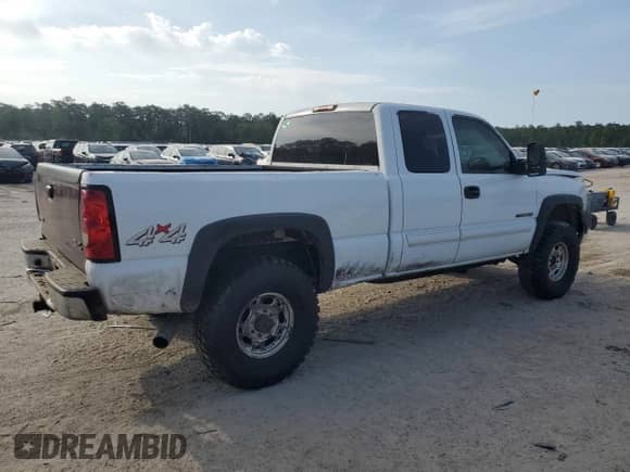 2003 Chevrolet Silverado 2500HD LT z VIN 1GCHK29G83E125196, wystawiony jako Copart lot #55274115 z przebiegiem 307 475 mil mil oraz Szkoda całkowita • Salvage title. Historia ofert i sprzedaży dostępna na DreamBid. Obrazek 3.