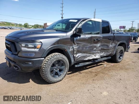 2024 Ram 1500 Rebel z VIN 1C6SRFLT1RN208709, wystawiony jako Copart lot #57819745 z przebiegiem 9 817 mil mil oraz Szkoda całkowita • Salvage title. Historia ofert i sprzedaży dostępna na DreamBid. Obrazek 1.