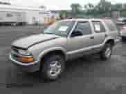 2000 Chevrolet Blazer LT z VIN 1GNDT13W9YK287456, wystawiony jako IAAI lot #42450504 z przebiegiem 139 649 mil mil oraz . Historia ofert i sprzedaży dostępna na DreamBid. Obrazek 17.