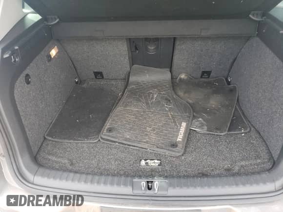 2009 Volkswagen Tiguan S z VIN WVGAV75N39W003838, wystawiony jako Copart lot #66858015 z przebiegiem 100 948 mil mil oraz Czysty tytuł • Clean title. Historia ofert i sprzedaży dostępna na DreamBid. Obrazek 13.