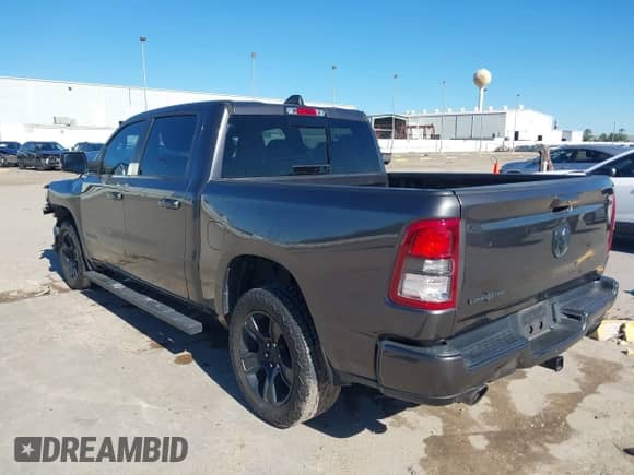 2020 Ram 1500 Big Horn z VIN 1C6RREFT1LN239180, wystawiony jako IAAI lot #41074294 z przebiegiem 133 807 mil mil oraz . Historia ofert i sprzedaży dostępna na DreamBid. Obrazek 3.