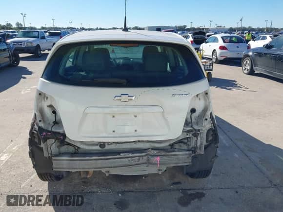 2012 Chevrolet Sonic LS z VIN 1G1JA6SH8C4193124, wystawiony jako IAAI lot #40961827 z przebiegiem 123 990 mil mil oraz . Historia ofert i sprzedaży dostępna na DreamBid. Obrazek 17.