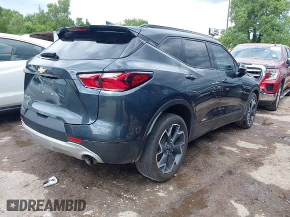 2020 Chevrolet Blazer LT with VIN 3GNKBDRSXLS558568, listed as a IAAI auction lot 42616955 with 134,945 mi miles and . Bid and sale history available at DreamBid. Image 4.