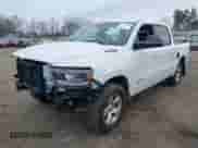 2024 Ram 1500 Big Horn z VIN 1C6SRFFT7RN125927, wystawiony jako IAAI lot #41519700 z przebiegiem 1 263 mil mil oraz . Historia ofert i sprzedaży dostępna na DreamBid. Obrazek 20.