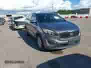 2017 Kia Sorento LX z VIN 5XYPG4A53HG208374, wystawiony jako IAAI lot #43244931 z przebiegiem 153 004 mil mil oraz . Historia ofert i sprzedaży dostępna na DreamBid. Obrazek 1.