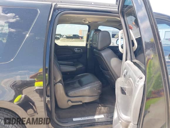 2012 Cadillac Escalade ESV Platinum Edition с VIN 1GYS4KEF0CR135673, выставлен на аукционе IAAI как лот 43285704 с пробегом 196 815 миль миль и . История ставок и продаж доступна на DreamBid. Изображение 8.