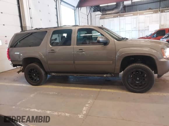 2011 Chevrolet Suburban LT с VIN 1GNSKJE31BR220202, выставлен на аукционе IAAI как лот 42042237 с пробегом 167 199 миль миль и . История ставок и продаж доступна на DreamBid. Изображение 14.