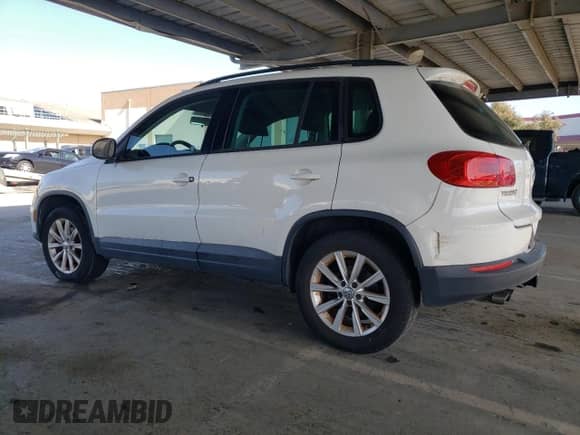 2012 Volkswagen Tiguan S с VIN WVGCV7AX2CW515758, выставлен на аукционе Copart как лот 52456355 с пробегом 179 907 миль миль и Чистый • Clean title. История ставок и продаж доступна на DreamBid. Изображение 2.