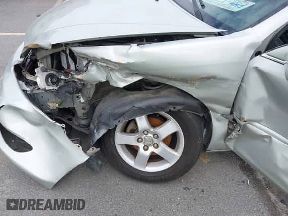 2005 Toyota Camry XLE z VIN 4T1BE32K35U547124, wystawiony jako IAAI lot #43356167 z przebiegiem 235 904 mil mil oraz . Historia ofert i sprzedaży dostępna na DreamBid. Obrazek 6.