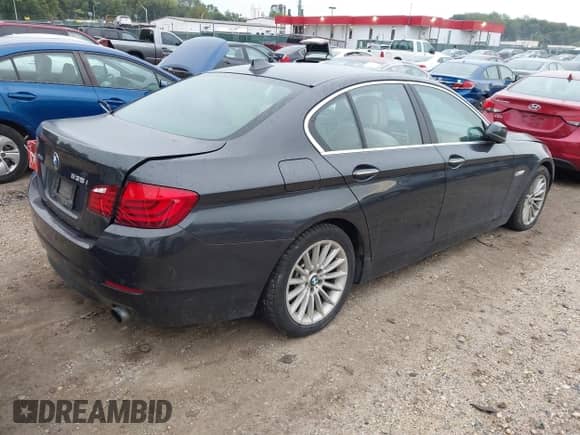 2013 BMW 5 Series 535i xDrive с VIN WBAFU7C58DDU67614, выставлен на аукционе IAAI как лот 43338905 с пробегом 168 966 миль миль и . История ставок и продаж доступна на DreamBid. Изображение 4.