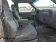 2000 Chevrolet S-10 с VIN 1GCCS1447YK104124, выставлен на аукционе Copart как лот 61206455 с пробегом 251 069 миль миль и Списание • Salvage title. История ставок и продаж доступна на DreamBid. Изображение 10.