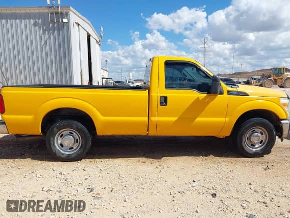 2011 Ford F-250 XL z VIN 1FTBF2A61BEC82600, wystawiony jako IAAI lot #43386101 z przebiegiem 195 000 mil mil oraz . Historia ofert i sprzedaży dostępna na DreamBid. Obrazek 13.
