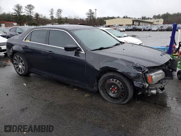 2013 Chrysler 300 S с VIN 2C3CCABT2DH670799, выставлен на аукционе Copart как лот 49157795 с пробегом 116 894 миль миль и Списание • Salvage title. История ставок и продаж доступна на DreamBid. Изображение 4.