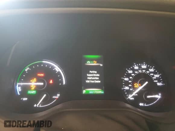 2021 Toyota Sienna XLE with VIN 5TDJSKFCXMS028497, listed as a Copart auction lot 64081715 with 175,599 mi miles and Salvage title. Bid and sale history available at DreamBid. Image 9.