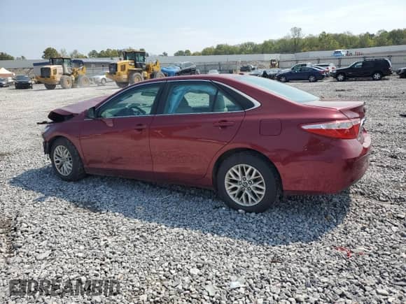 2017 Toyota Camry LE z VIN 4T1BF1FK8HU721849, wystawiony jako Copart lot #81603405 z przebiegiem 133 731 mil mil oraz Szkoda całkowita • Salvage title. Historia ofert i sprzedaży dostępna na DreamBid. Obrazek 2.
