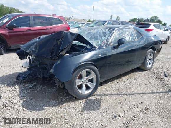 2015 Dodge Challenger SXT z VIN 2C3CDZAG0FH723745, wystawiony jako IAAI lot #39554771 z przebiegiem Nie podano mil oraz . Historia ofert i sprzedaży dostępna na DreamBid. Obrazek 16.