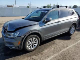 2018 Volkswagen Tiguan S z VIN 3VV1B7AX1JM031843, wystawiony jako Copart lot #71298865 z przebiegiem 106 009 mil mil oraz Szkoda całkowita • Salvage title. Historia ofert i sprzedaży dostępna na DreamBid. Obrazek 1.
