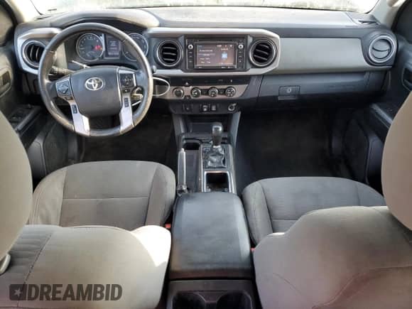 2019 Toyota Tacoma SR5 z VIN 3TMCZ5AN7KM211948, wystawiony jako Copart lot #81644285 z przebiegiem 152 496 mil mil oraz Szkoda całkowita • Salvage title. Historia ofert i sprzedaży dostępna na DreamBid. Obrazek 8.
