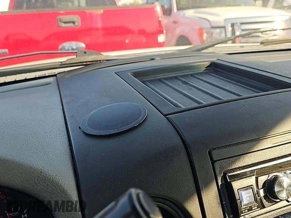 2005 Ford F-150 XL z VIN 1FTRF12WX5KE14539, wystawiony jako IAAI lot #43600244 z przebiegiem 180 608 mil mil oraz . Historia ofert i sprzedaży dostępna na DreamBid. Obrazek 45.