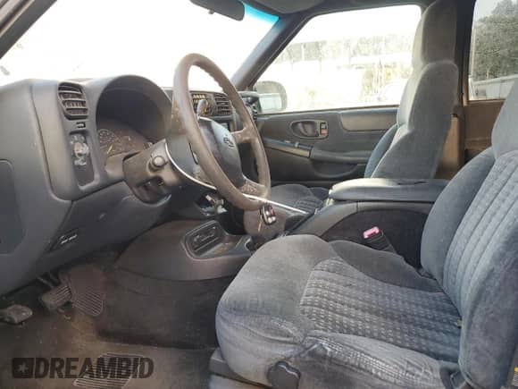 2000 Chevrolet Blazer LT with VIN 1GNCS13W6Y2181741, listed as a Copart auction lot 77990304 with 188,281 mi miles and Salvage title. Bid and sale history available at DreamBid. Image 7.