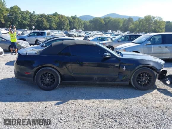 2012 Ford Mustang V6 с VIN 1ZVBP8EM6C5255710, выставлен на аукционе IAAI как лот 43094136 с пробегом 180 229 миль миль и . История ставок и продаж доступна на DreamBid. Изображение 14.