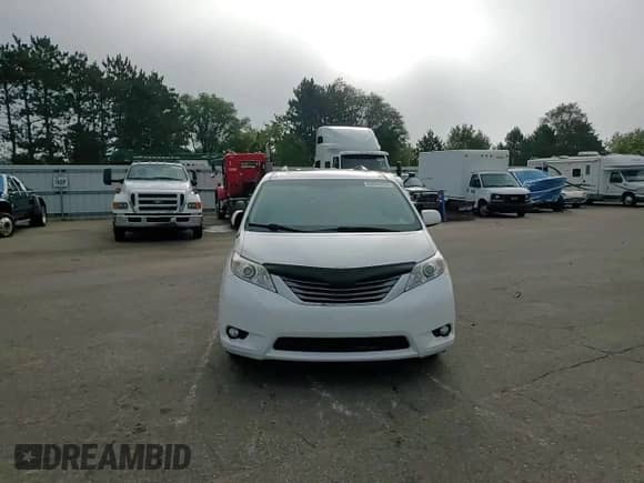 2013 Toyota Sienna XLE AAS z VIN 5TDYK3DCXDS301834, wystawiony jako Copart lot #83844755 z przebiegiem 154 282 mil mil oraz Szkoda całkowita • Salvage title. Historia ofert i sprzedaży dostępna na DreamBid. Obrazek 14.