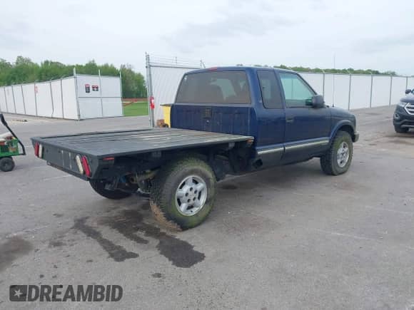 2000 Chevrolet S-10 LS с VIN 1GCDT19W9Y8202273, выставлен на аукционе IAAI как лот 42130079 с пробегом 190 140 миль миль и . История ставок и продаж доступна на DreamBid. Изображение 4.