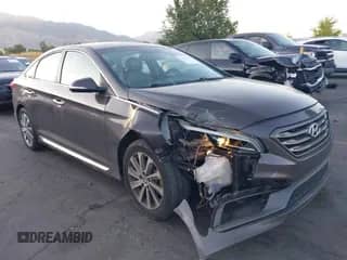 2016 Hyundai Sonata Sport z VIN 5NPE34AF2GH395321, wystawiony jako IAAI lot #42956317 z przebiegiem 121 071 mil mil oraz . Historia ofert i sprzedaży dostępna na DreamBid. Obrazek 1.