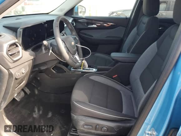 2025 Chevrolet TrailBlazer LT с VIN KL79MRSL3SB121570, выставлен на аукционе Copart как лот 56313395 с пробегом 880 миль миль и Списание • Salvage title. История ставок и продаж доступна на DreamBid. Изображение 7.