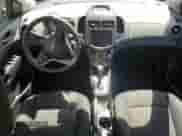 2016 Chevrolet Sonic LT z VIN 1G1JC5SH0G4178272, wystawiony jako Copart lot #58323984 z przebiegiem 89 484 mil mil oraz Czysty tytuł • Clean title. Historia ofert i sprzedaży dostępna na DreamBid. Obrazek 8.