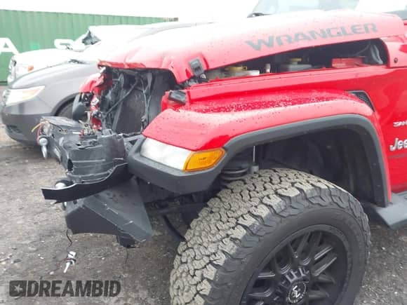 2021 Jeep Wrangler Unlimited Sahara Altitude z VIN 1C4HJXEN8MW679385, wystawiony jako IAAI lot #41542602 z przebiegiem 50 220 mil mil oraz . Historia ofert i sprzedaży dostępna na DreamBid. Obrazek 20.