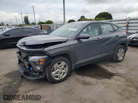 2025 Hyundai Kona SE с VIN KM8HA3AB5SU233283, выставлен на аукционе Copart как лот 72037245 с пробегом 32 745 миль миль и Списание • Salvage title. История ставок и продаж доступна на DreamBid. Изображение 1.