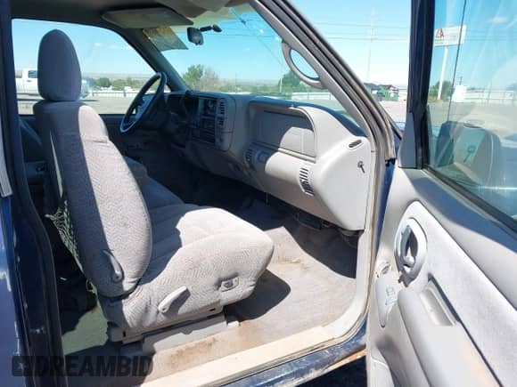 1998 Chevrolet Silverado 1500 z VIN 2GCEK19R4W1202814, wystawiony jako IAAI lot #43276189 z przebiegiem 380 182 mil mil oraz . Historia ofert i sprzedaży dostępna na DreamBid. Obrazek 5.