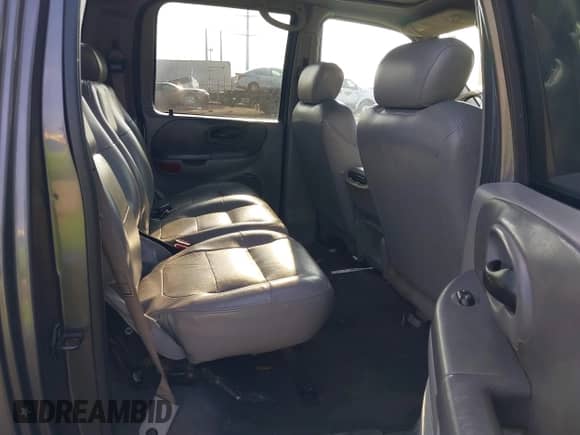 2003 Ford F-150 XLT z VIN 1FTRW07L73KD23542, wystawiony jako IAAI lot #43393241 z przebiegiem Nie podano mil oraz . Historia ofert i sprzedaży dostępna na DreamBid. Obrazek 8.