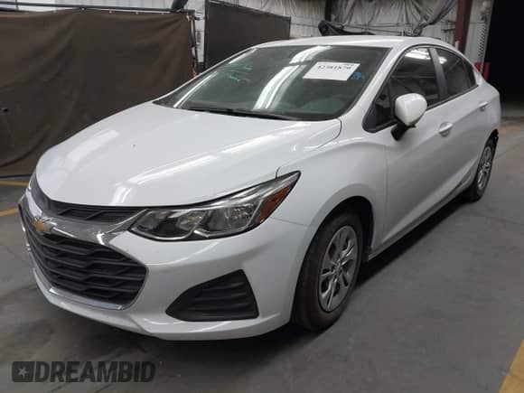 2019 Chevrolet Cruze z VIN 1G1BJ5SM9K7102807, wystawiony jako IAAI lot #42381879 z przebiegiem 124 787 mil mil oraz . Historia ofert i sprzedaży dostępna na DreamBid. Obrazek 2.