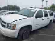 2007 Chevrolet Suburban LTZ z VIN 1GNFC16077R223342, wystawiony jako IAAI lot #42513496 z przebiegiem 256 637 mil mil oraz . Historia ofert i sprzedaży dostępna na DreamBid. Obrazek 16.