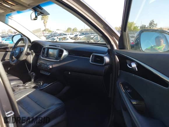 2017 Kia Sorento EX с VIN 5XYPH4A14HG276323, выставлен на аукционе IAAI как лот 42509763 с пробегом 102 510 миль миль и . История ставок и продаж доступна на DreamBid. Изображение 5.