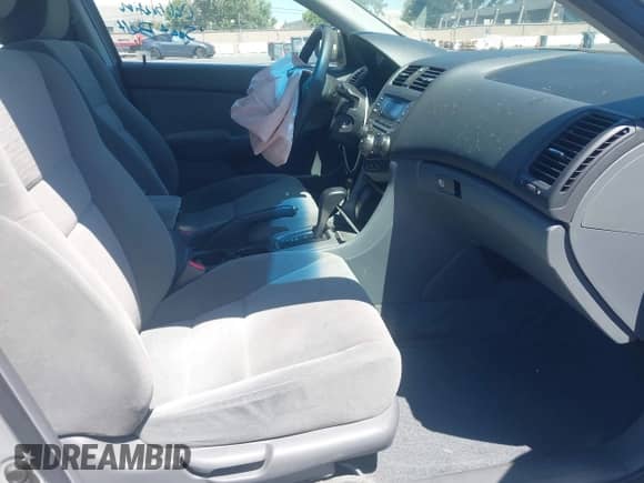 2007 Honda Accord EX z VIN 1HGCM56717A164009, wystawiony jako IAAI lot #43005765 z przebiegiem 157 926 mil mil oraz . Historia ofert i sprzedaży dostępna na DreamBid. Obrazek 5.