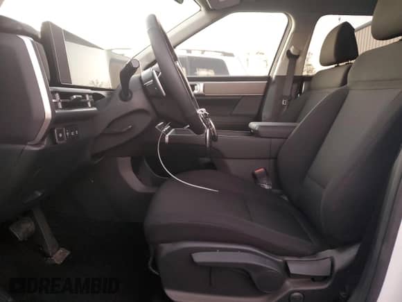 2024 Hyundai Santa Fe SE z VIN 5NMP14GL4RH049850, wystawiony jako Copart lot #81987004 z przebiegiem 2 897 mil mil oraz Szkoda całkowita • Salvage title. Historia ofert i sprzedaży dostępna na DreamBid. Obrazek 7.