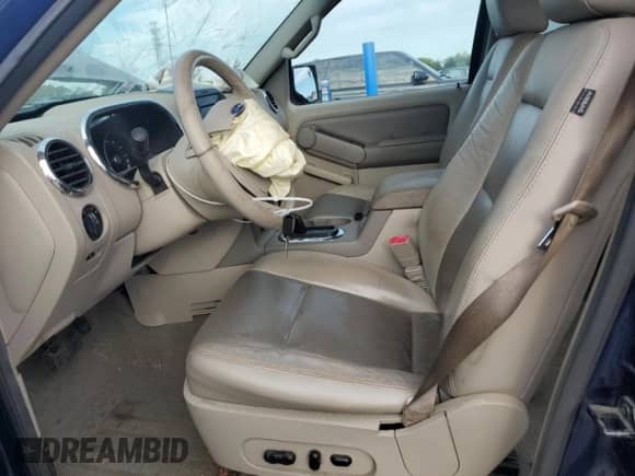 2007 Ford Explorer XLT z VIN 1FMEU73887UB24732, wystawiony jako Copart lot #70947875 z przebiegiem 116 318 mil mil oraz Szkoda całkowita • Salvage title. Historia ofert i sprzedaży dostępna na DreamBid. Obrazek 7.