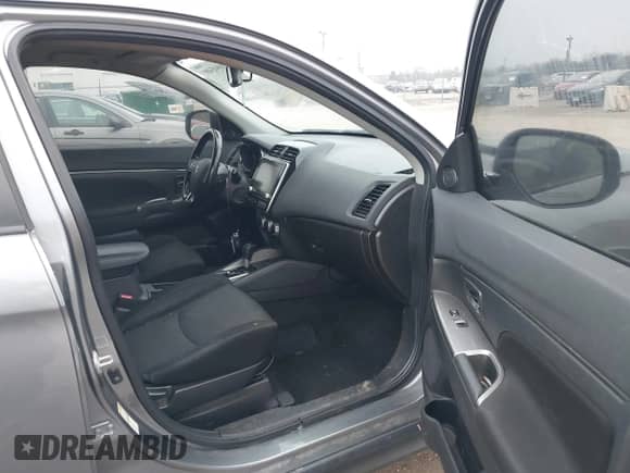 2020 Mitsubishi Outlander SE с VIN JA4AP4AU8LU015085, выставлен на аукционе IAAI как лот 40945489 с пробегом 80 942 миль миль и . История ставок и продаж доступна на DreamBid. Изображение 5.