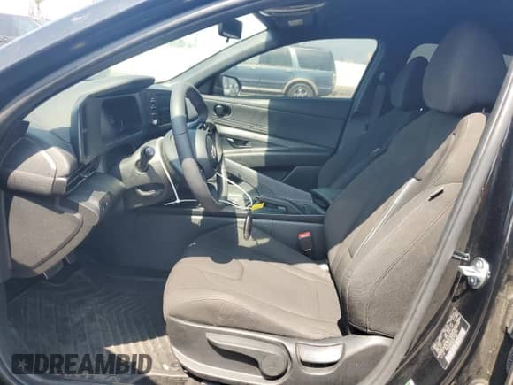2025 Hyundai Elantra SEL Sport с VIN KMHLM4DGXSU948333, выставлен на аукционе Copart как лот 80760035 с пробегом 11 845 миль миль и Списание • Salvage title. История ставок и продаж доступна на DreamBid. Изображение 7.