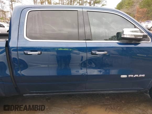 2021 Ram 1500 Longhorn z VIN 1C6SRFKT8MN664605, wystawiony jako IAAI lot #41717119 z przebiegiem 56 340 mil mil oraz . Historia ofert i sprzedaży dostępna na DreamBid. Obrazek 14.