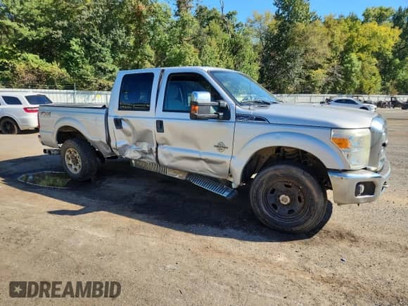 2015 Ford F-250 Lariat z VIN 1FT7W2BT7FEB75339, wystawiony jako Copart lot #87304385 z przebiegiem 196 878 mil mil oraz Szkoda całkowita • Salvage title. Historia ofert i sprzedaży dostępna na DreamBid. Obrazek 4.